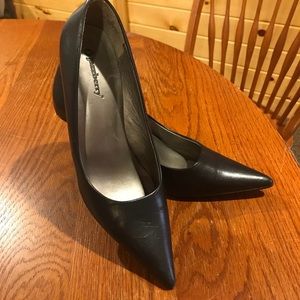 ✨Basic Black Pumps✨